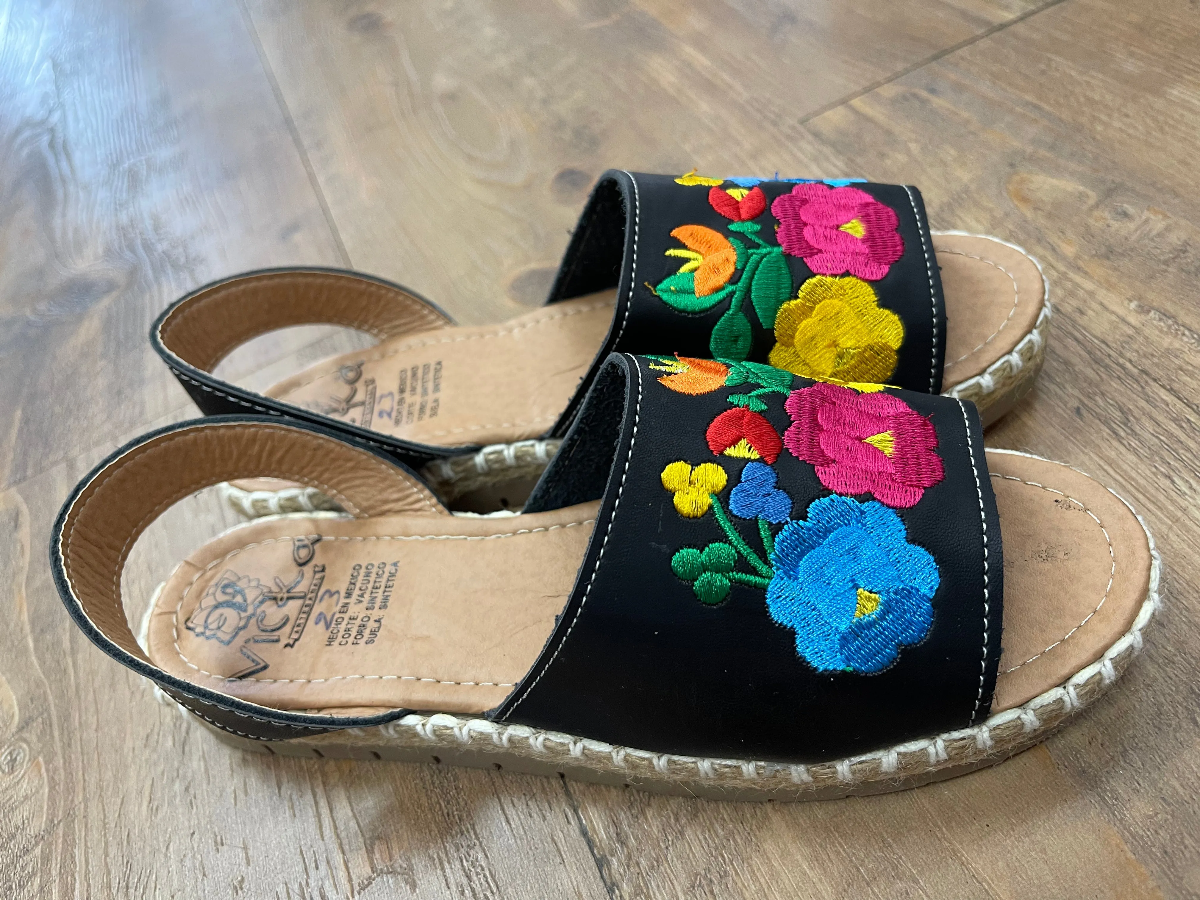 Jardin Black Leather Embroidered Sandals