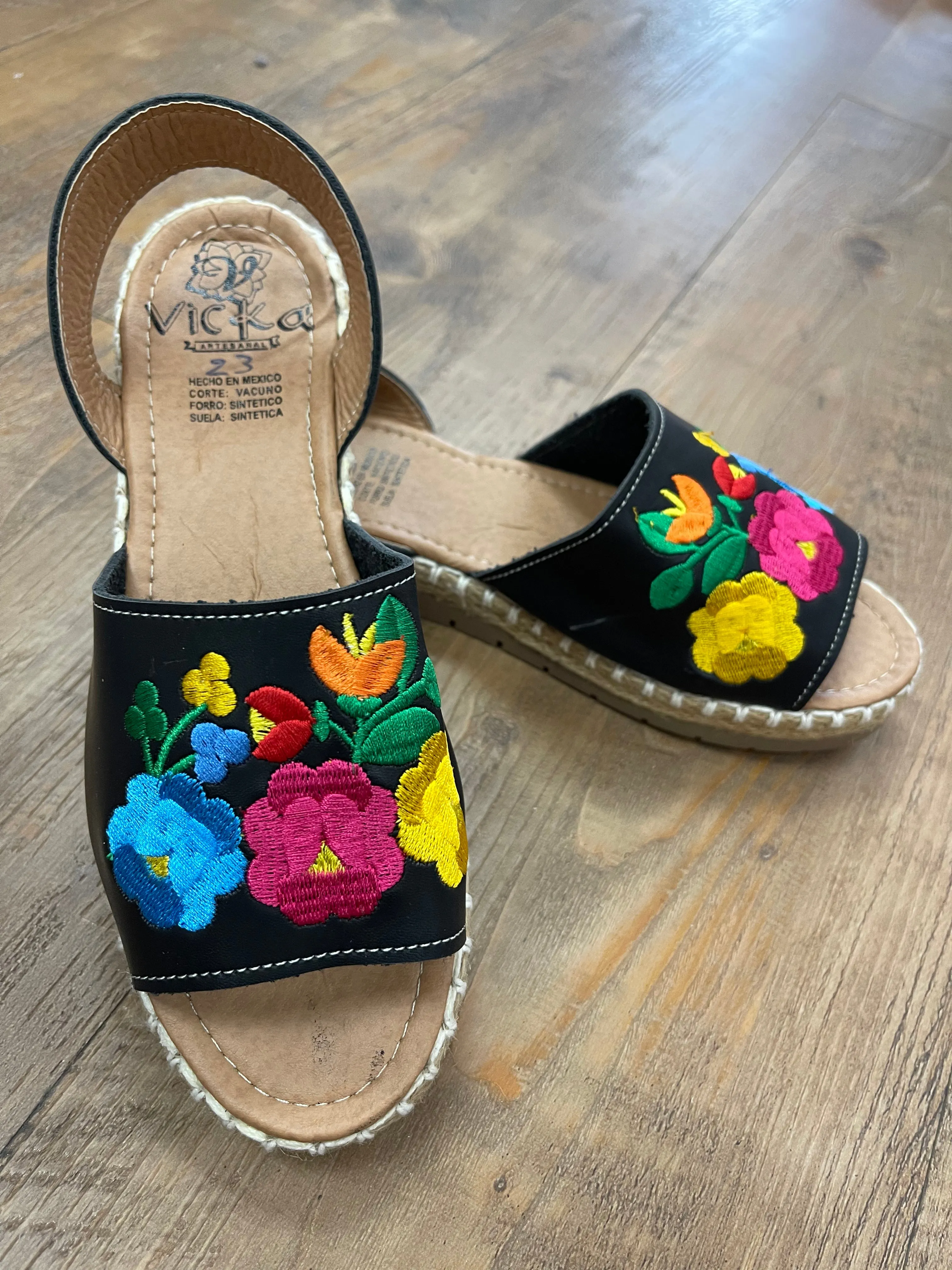 Jardin Black Leather Embroidered Sandals