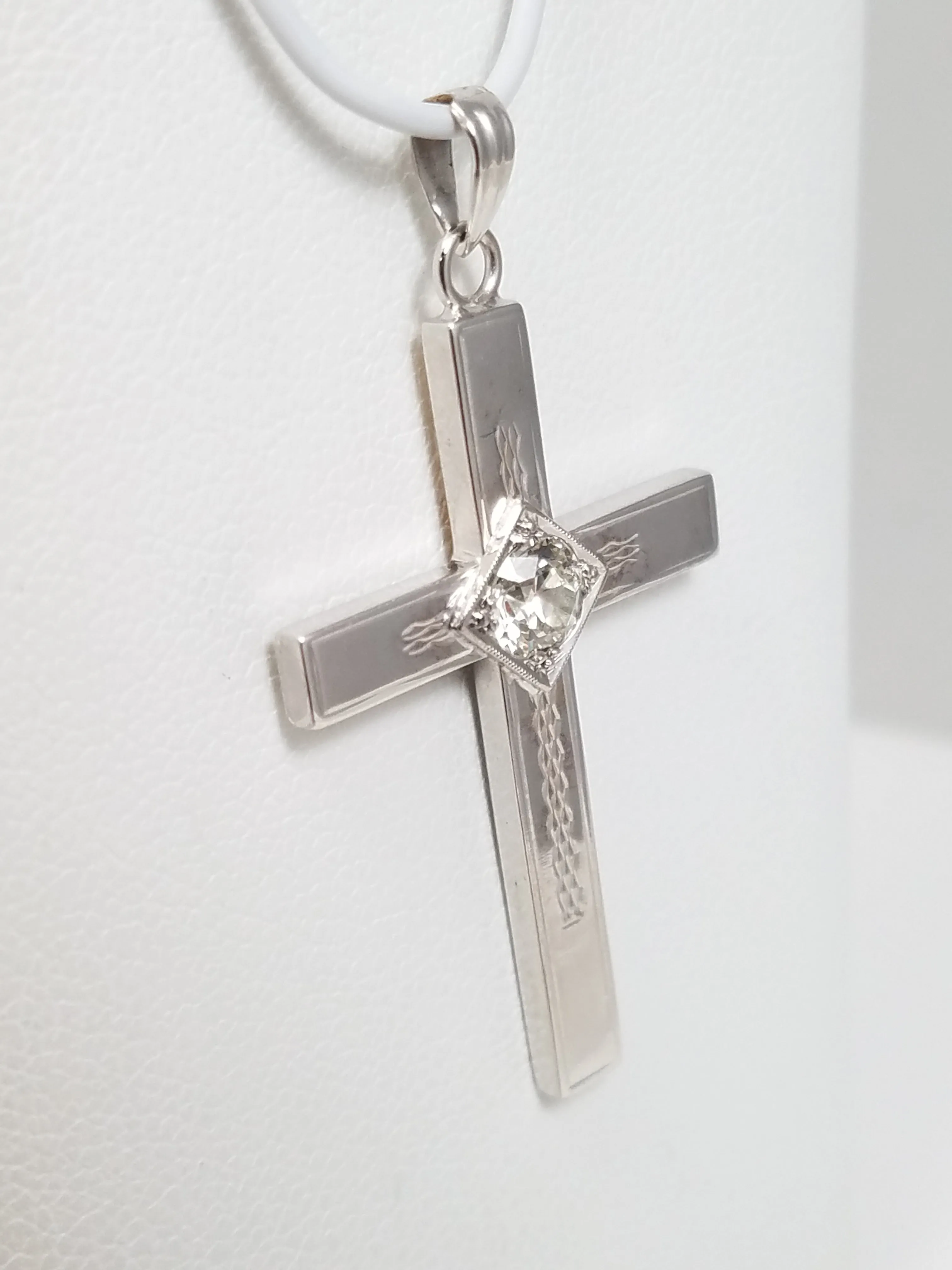 Sparkling 13k White Gold Natural Diamond Cross Pendant