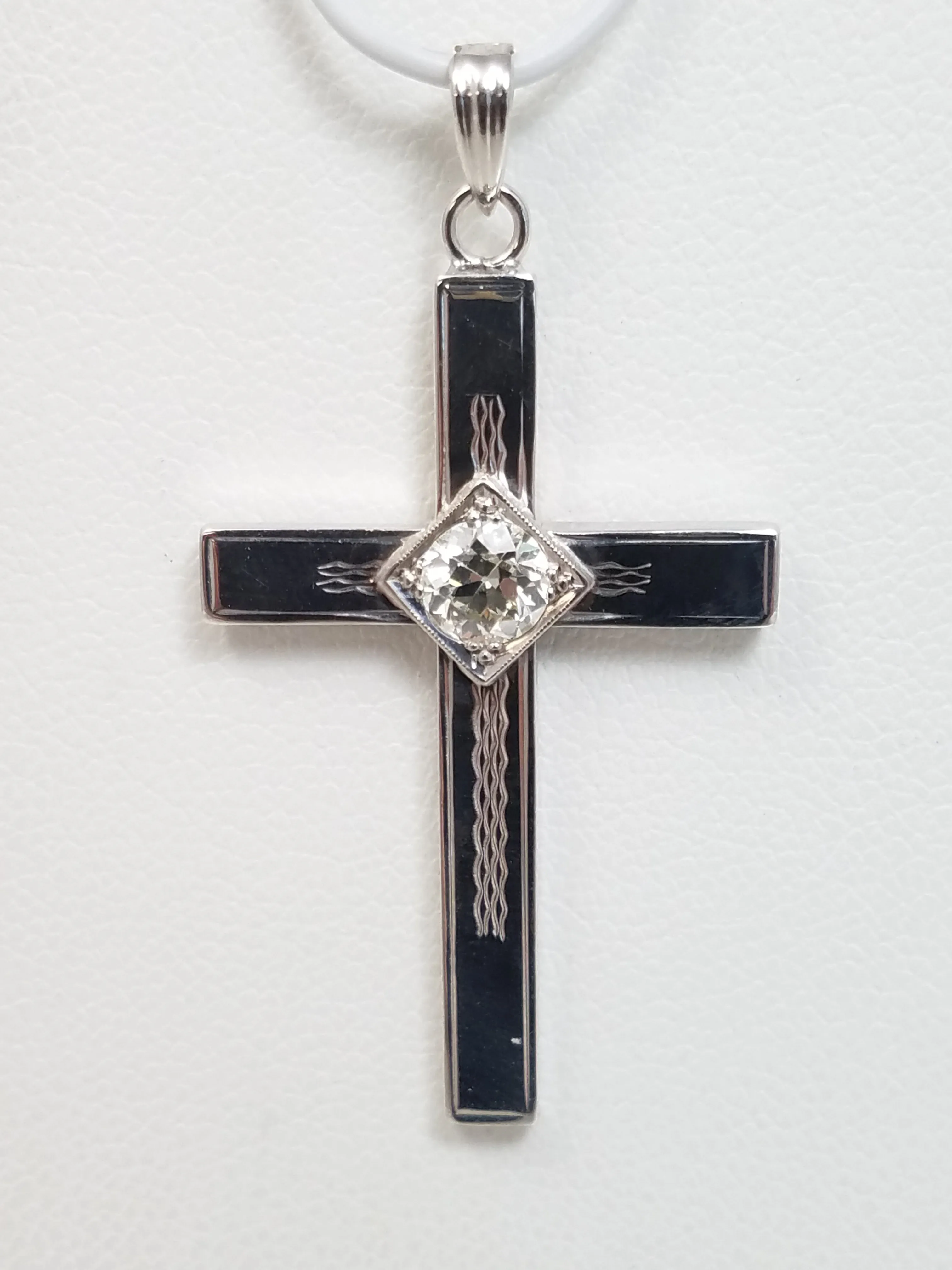 Sparkling 13k White Gold Natural Diamond Cross Pendant